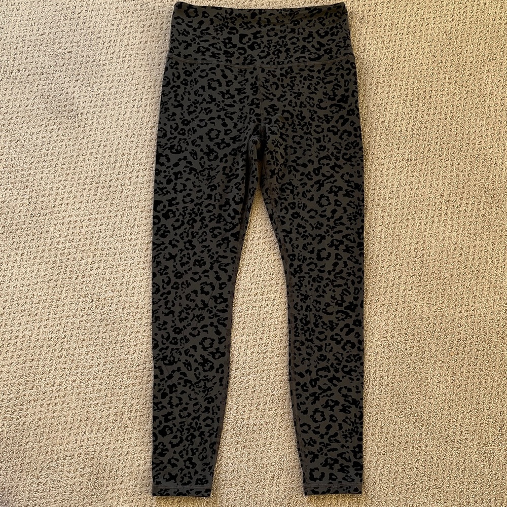 Athleta Elation Ultra High Rise Tight Black Animal Print Leggings buttery soft - Picture 2 of 9